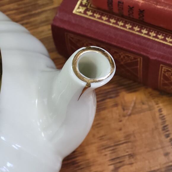 Regal Manor Fine China Teapot by Robinson Design Group, Made in Japan 1989 - Picture 5 of 10